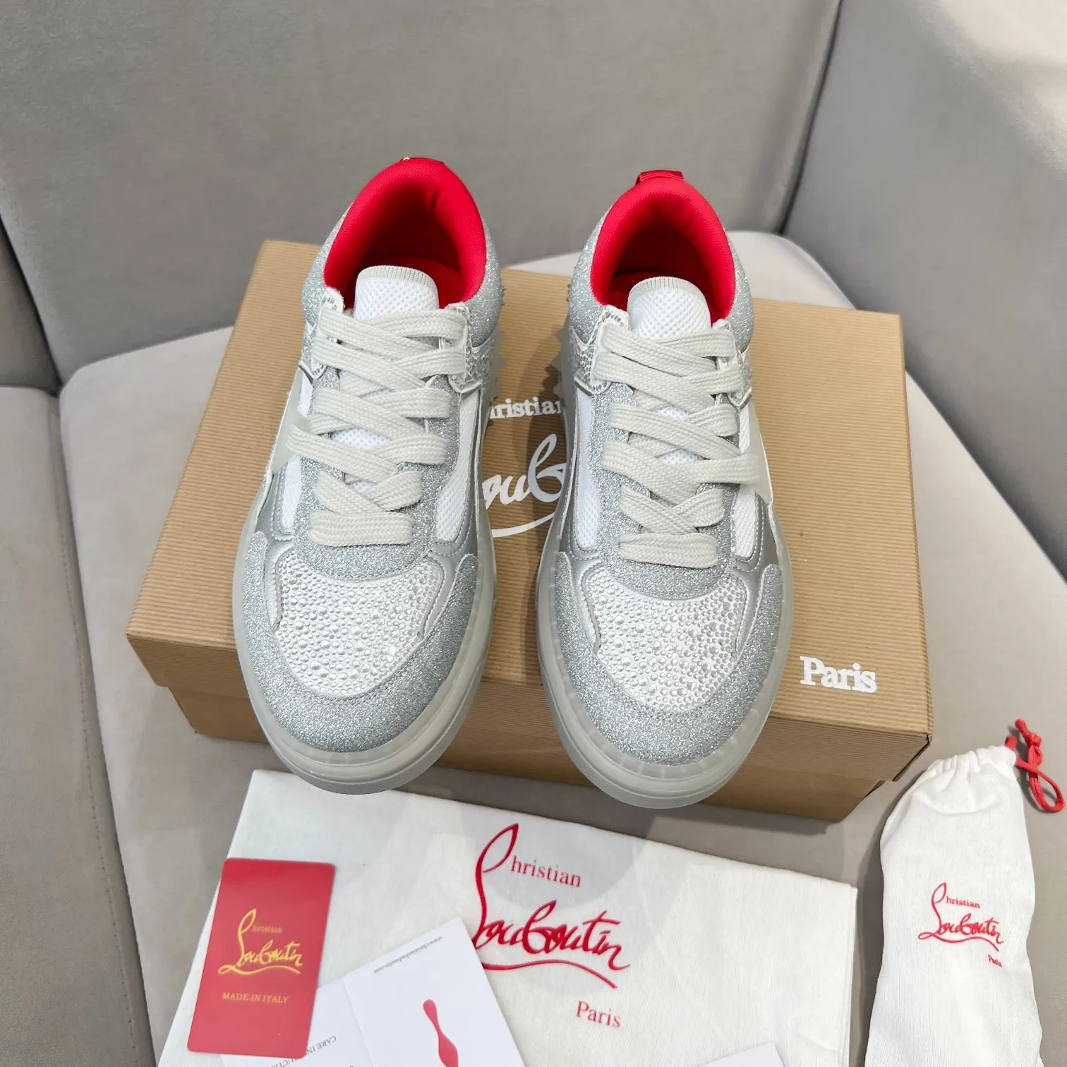 Men's shoes 💰760 🌹🌹🌹̋ Wang Junkai Yang Mi Xu Kai Zhang Jingyi Ding Chengxin Chen Muchi Wang Ziyi Same style Christian Louboutin 2024 [New product] Drill surface ASTROLOUBI lesbian thick-soled sports shoes red-soled shoes perfectly integrate fashion and sports, The fabrics are made of luxurious calfskin, soft suede, smooth satin and laminated leather, and the back is decorated with classic rivets. The interior is blended with a knitted tongue for added durability, breathability and quick-drying comfort. The outsole is made of a combination of EVA foam and imported rubber, and the colorful CL iconic letters on the side of the outsole show the brand's unique style. It is a ceiling-level comfortable skate shoe! ! ! Multiple colors available, currently women’s sizes 35-39 (40 custom made)